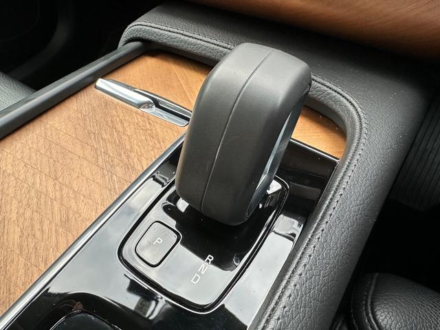 ＸＣ９０ Ｂ５　ＡＷＤ　モーメンタム　ワンオーナー車　クライメートパッケージ　３６０度カメラ　ＨＤＤナビ　レザー　キーレス（11枚目）