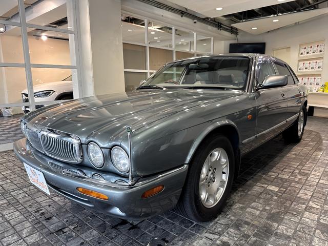 ＸＪ 　ＸＪソブリン３．２－Ｖ８　ＡＬＰＩＮＥスピーカー　オートミールレザー　パワーシート　全席シートヒーター　ＥＴＣ　禁煙（12枚目）