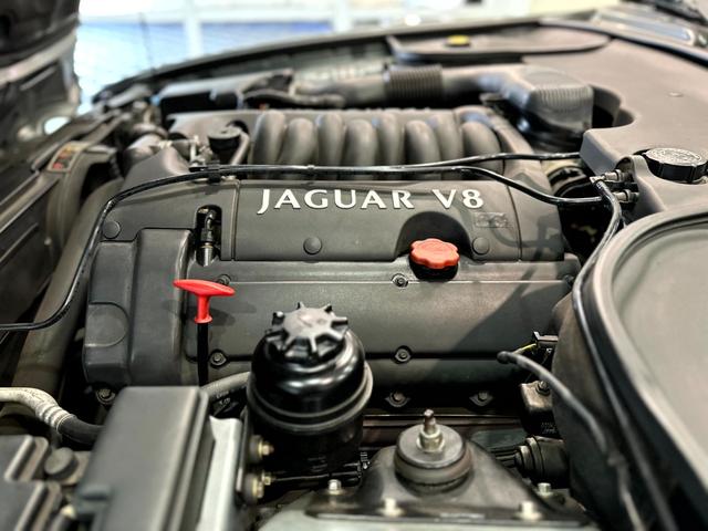 ＸＪ 　ＸＪソブリン３．２－Ｖ８　ＡＬＰＩＮＥスピーカー　オートミールレザー　パワーシート　全席シートヒーター　ＥＴＣ　禁煙（17枚目）