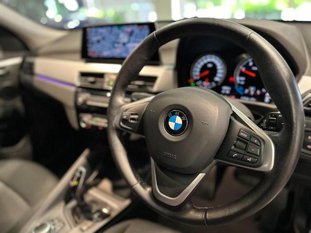 Ｘ１ ｘＤｒｉｖｅ　１８ｄ　１オ－ナ－　後期モデル　コンフォートパッケージ　前席パワ－シ－ト　ＬＥＤライト　電動テールゲート　ＰＤＣ　ドラレコ　純正ナビ　純正ホイール　タッチパネルモニター　ドライビングアシスト　ＥＴＣ　禁煙（24枚目）