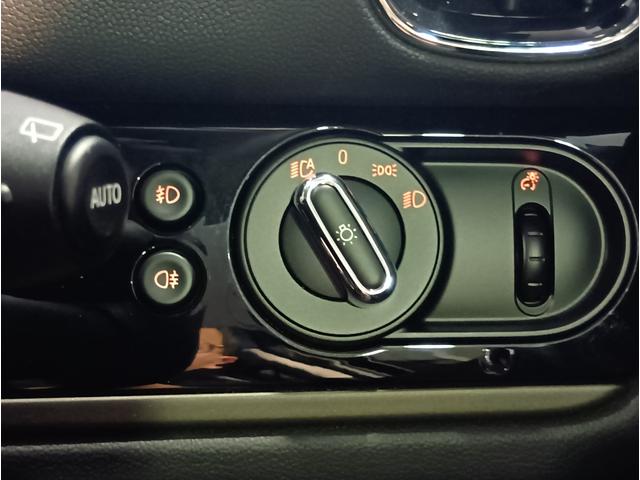 ＭＩＮＩ クーパーＤ　クロスオーバー　１オーナー　ディーラー記録Ｒ４　５　６　７あり　シートヒーター　パワーバックドア（フットオープン付）　バックカメラ　Ｂｌｕｅｔｏｏｔｈ　ドラレコ　アンビエントライト　純正ナビ　ルーフレール　トノカバー（25枚目）
