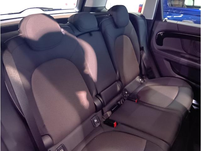 ＭＩＮＩ クーパーＤ　クロスオーバー　１オーナー　ディーラー記録Ｒ４　５　６　７あり　シートヒーター　パワーバックドア（フットオープン付）　バックカメラ　Ｂｌｕｅｔｏｏｔｈ　ドラレコ　アンビエントライト　純正ナビ　ルーフレール　トノカバー（31枚目）