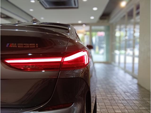 2シリーズ M235i xDriveグランクーペ 1オーナー ディーラー記録R3 4 5 6あり メモリーパワーシート シートヒーター バックカメラ アンビエントライト ワイヤレス充電 純正ナビ Bluetooth クルーズコントロール 前後ドラレコ(20枚目)