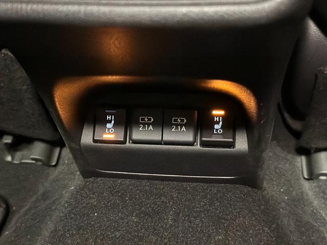 ＵＸ ＵＸ３００ｅ　バージョンＣ　ディーラー記録簿Ｒ３．Ｒ４．Ｒ５．Ｒ６．Ｒ７有　ブラインドスポット　ハンズフリーパワーバックドア地デジ　マークレビンソン　シートヒーター＆エアコン　ステアリングヒーター　パワーシート　ナノイー（5枚目）