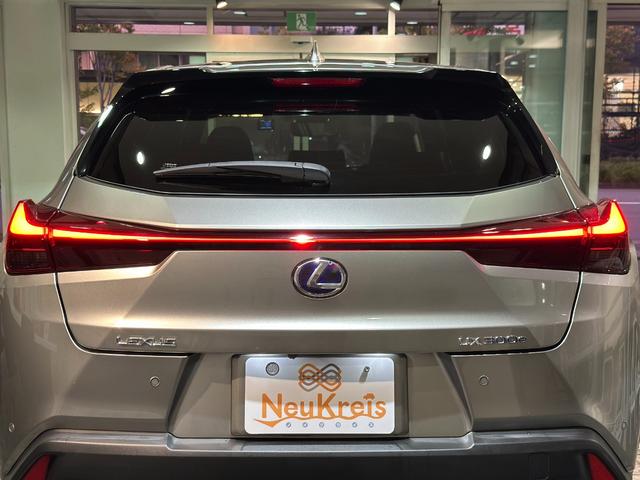 ＵＸ ＵＸ３００ｅ　バージョンＣ　ディーラー記録簿Ｒ３．Ｒ４．Ｒ５．Ｒ６．Ｒ７有　ブラインドスポット　ハンズフリーパワーバックドア地デジ　マークレビンソン　シートヒーター＆エアコン　ステアリングヒーター　パワーシート　ナノイー（13枚目）