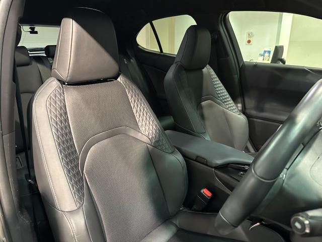 ＵＸ ＵＸ３００ｅ　バージョンＣ　ディーラー記録簿Ｒ３．Ｒ４．Ｒ５．Ｒ６．Ｒ７有　ブラインドスポット　ハンズフリーパワーバックドア地デジ　マークレビンソン　シートヒーター＆エアコン　ステアリングヒーター　パワーシート　ナノイー（20枚目）