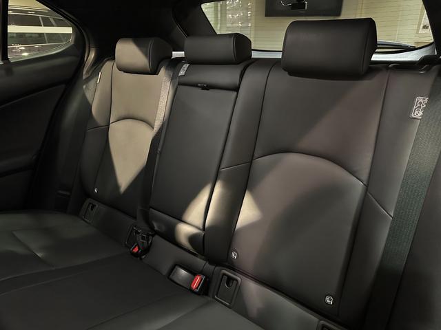 ＵＸ ＵＸ３００ｅ　バージョンＣ　ディーラー記録簿Ｒ３．Ｒ４．Ｒ５．Ｒ６．Ｒ７有　ブラインドスポット　ハンズフリーパワーバックドア地デジ　マークレビンソン　シートヒーター＆エアコン　ステアリングヒーター　パワーシート　ナノイー（23枚目）