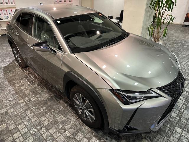 ＵＸ ＵＸ３００ｅ　バージョンＣ　ディーラー記録簿Ｒ３．Ｒ４．Ｒ５．Ｒ６．Ｒ７有　ブラインドスポット　ハンズフリーパワーバックドア地デジ　マークレビンソン　シートヒーター＆エアコン　ステアリングヒーター　パワーシート　ナノイー（51枚目）