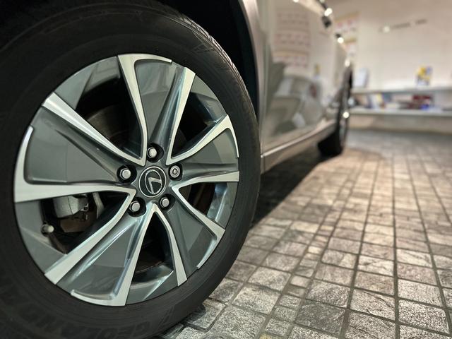 ＵＸ ＵＸ３００ｅ　バージョンＣ　ディーラー記録簿Ｒ３．Ｒ４．Ｒ５．Ｒ６．Ｒ７有　ブラインドスポット　ハンズフリーパワーバックドア地デジ　マークレビンソン　シートヒーター＆エアコン　ステアリングヒーター　パワーシート　ナノイー（60枚目）