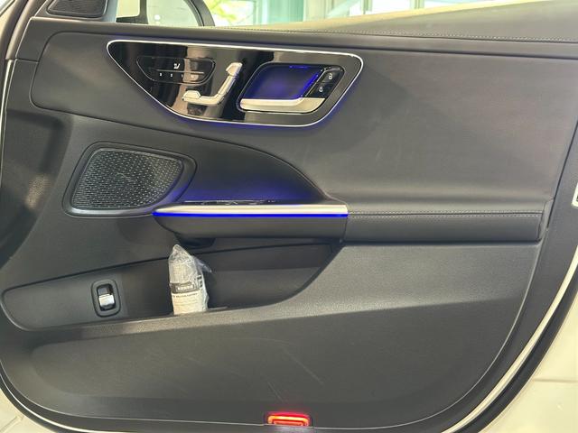 Cクラス C220dアバンギャルド AMGラインパッケージ レーダーセーフティP LEDハイパーパフォーマンスヘッドランプ 360度カメラ パワーシート シートヒーター パワートランク フットトランクオープナー 純正18インチAW 1オーナー D記5.6.7(9枚目)