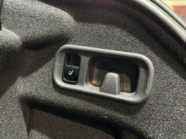 Cクラス C220dアバンギャルド AMGラインパッケージ レーダーセーフティP LEDハイパーパフォーマンスヘッドランプ 360度カメラ パワーシート シートヒーター パワートランク フットトランクオープナー 純正18インチAW 1オーナー D記5.6.7(33枚目)