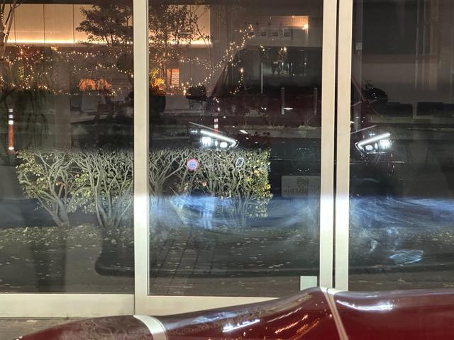 現在の速度や走行情報をデジタル表示で運転席前方のガラスに投影！運転中、視線をずらさず必要な情報を確認できるのでとっても便利で安心！