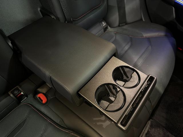 後席ドリンクホルダー