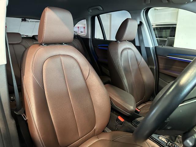 X1 xDrive 18d xライン ハイラインPKG モカレザー 木目調インパネ シートヒーター ACC パワーバックドア(フットオープナー) 1オーナー バックカメラ 前後ドラレコ ディーラー整備記録簿付 R4/5/6/7 スペアキー(15枚目)