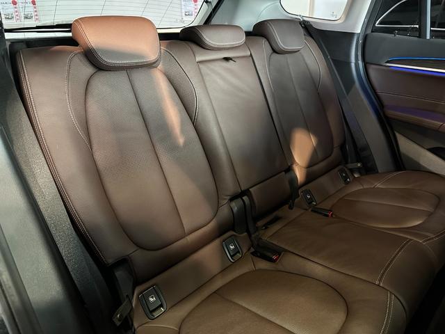 X1 xDrive 18d xライン ハイラインPKG モカレザー 木目調インパネ シートヒーター ACC パワーバックドア(フットオープナー) 1オーナー バックカメラ 前後ドラレコ ディーラー整備記録簿付 R4/5/6/7 スペアキー(17枚目)