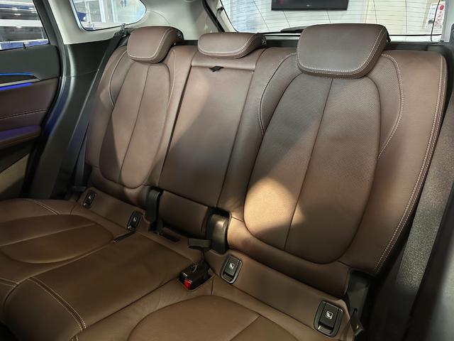 X1 xDrive 18d xライン ハイラインPKG モカレザー 木目調インパネ シートヒーター ACC パワーバックドア(フットオープナー) 1オーナー バックカメラ 前後ドラレコ ディーラー整備記録簿付 R4/5/6/7 スペアキー(18枚目)