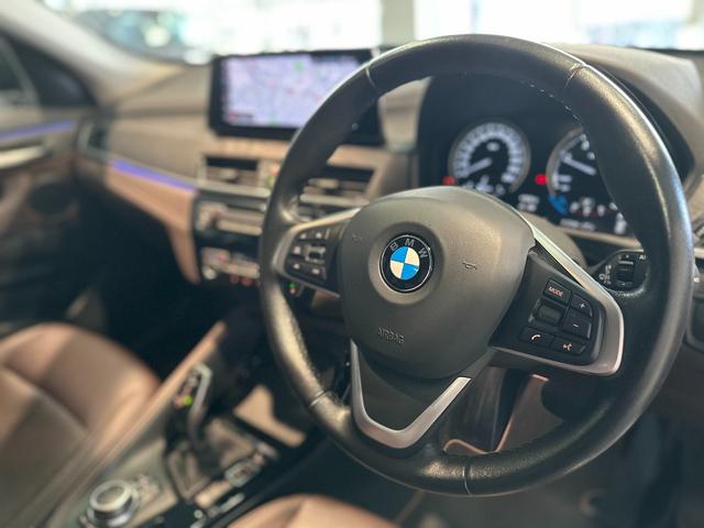 X1 xDrive 18d xライン ハイラインPKG モカレザー 木目調インパネ シートヒーター ACC パワーバックドア(フットオープナー) 1オーナー バックカメラ 前後ドラレコ ディーラー整備記録簿付 R4/5/6/7 スペアキー(22枚目)