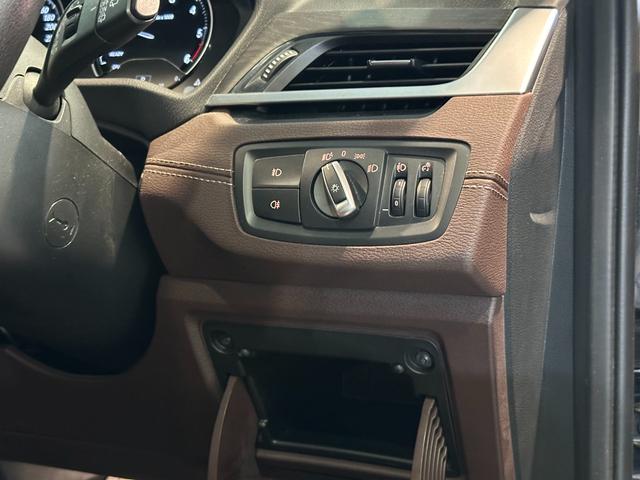 X1 xDrive 18d xライン ハイラインPKG モカレザー 木目調インパネ シートヒーター ACC パワーバックドア(フットオープナー) 1オーナー バックカメラ 前後ドラレコ ディーラー整備記録簿付 R4/5/6/7 スペアキー(23枚目)