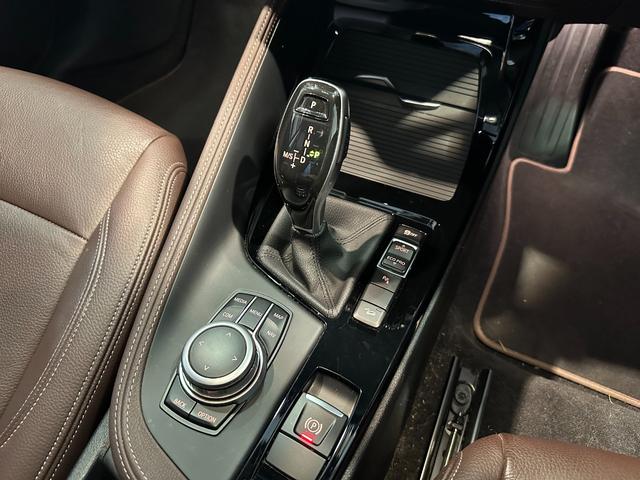 X1 xDrive 18d xライン ハイラインPKG モカレザー 木目調インパネ シートヒーター ACC パワーバックドア(フットオープナー) 1オーナー バックカメラ 前後ドラレコ ディーラー整備記録簿付 R4/5/6/7 スペアキー(24枚目)