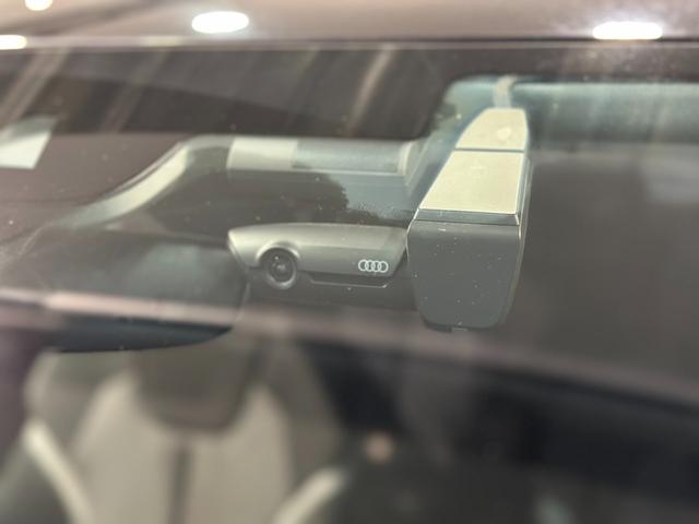 Q2 35TDIスポーツ アシスタンスパッケージ ACC ブレーキホールド バックカメラ LEDライト 電動リアゲート 純正TV付ナビ 8スピーカー 前後ドラレコ スペアキー ETC ディーラー整備記録簿 R4/5/6/7(4枚目)