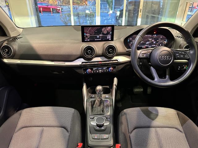 Q2 35TDIスポーツ アシスタンスパッケージ ACC ブレーキホールド バックカメラ LEDライト 電動リアゲート 純正TV付ナビ 8スピーカー 前後ドラレコ スペアキー ETC ディーラー整備記録簿 R4/5/6/7(6枚目)