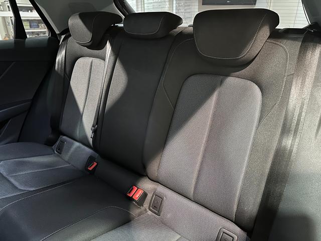 Q2 35TDIスポーツ アシスタンスパッケージ ACC ブレーキホールド バックカメラ LEDライト 電動リアゲート 純正TV付ナビ 8スピーカー 前後ドラレコ スペアキー ETC ディーラー整備記録簿 R4/5/6/7(16枚目)