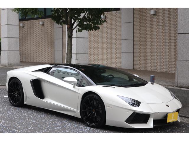 アヴェンタドール LP700-4ロードスター ディーラー車 左ハンドル フロントリフター 純正20インチ鍛造アルミホイール カーボンブレーキ ブラックキャリパー カーボンフロントスポイラー カーボンサイドエアダクト カーボンリアディフューザー(2枚目)