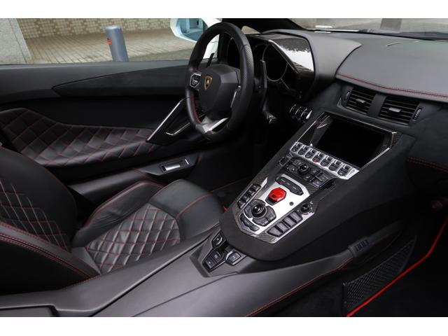 アヴェンタドール LP700-4ロードスター ディーラー車 左ハンドル フロントリフター 純正20インチ鍛造アルミホイール カーボンブレーキ ブラックキャリパー カーボンフロントスポイラー カーボンサイドエアダクト カーボンリアディフューザー(15枚目)