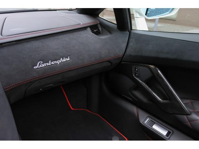 アヴェンタドール LP700-4ロードスター ディーラー車 左ハンドル フロントリフター 純正20インチ鍛造アルミホイール カーボンブレーキ ブラックキャリパー カーボンフロントスポイラー カーボンサイドエアダクト カーボンリアディフューザー(17枚目)