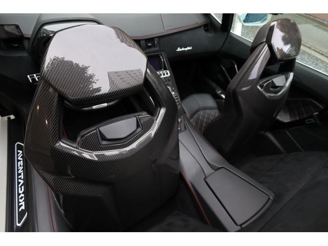 アヴェンタドール LP700-4ロードスター ディーラー車 左ハンドル フロントリフター 純正20インチ鍛造アルミホイール カーボンブレーキ ブラックキャリパー カーボンフロントスポイラー カーボンサイドエアダクト カーボンリアディフューザー(19枚目)