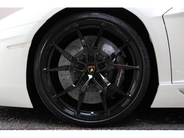 アヴェンタドール LP700-4ロードスター ディーラー車 左ハンドル フロントリフター 純正20インチ鍛造アルミホイール カーボンブレーキ ブラックキャリパー カーボンフロントスポイラー カーボンサイドエアダクト カーボンリアディフューザー(43枚目)