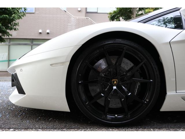 アヴェンタドール LP700-4ロードスター ディーラー車 左ハンドル フロントリフター 純正20インチ鍛造アルミホイール カーボンブレーキ ブラックキャリパー カーボンフロントスポイラー カーボンサイドエアダクト カーボンリアディフューザー(44枚目)