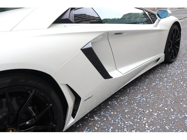 アヴェンタドール LP700-4ロードスター ディーラー車 左ハンドル フロントリフター 純正20インチ鍛造アルミホイール カーボンブレーキ ブラックキャリパー カーボンフロントスポイラー カーボンサイドエアダクト カーボンリアディフューザー(51枚目)
