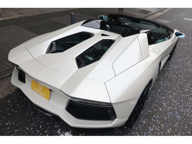 アヴェンタドール LP700-4ロードスター ディーラー車 左ハンドル フロントリフター 純正20インチ鍛造アルミホイール カーボンブレーキ ブラックキャリパー カーボンフロントスポイラー カーボンサイドエアダクト カーボンリアディフューザー(53枚目)