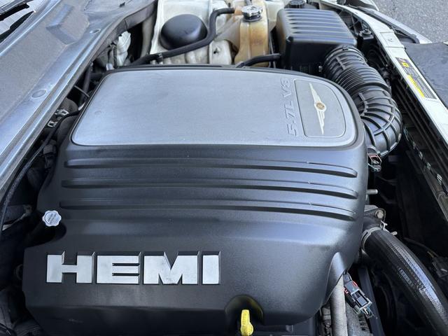 5.7HEMI 22インチアルミホイール bluetooth対応ナビ フルセグTV バックカメラ ドライブレコーダー(21枚目)