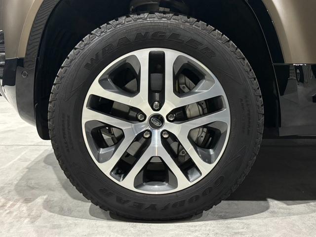 ディフェンダー １１０Ｘ－ダイナミックＳＥ　Ｄ３００　ゴンドワナストーン　純正サテンプロテクション　電子制御エアサスペンション　ブラックエクステリア　プライバシーガラス　クロスカービーム　パノラミックビューモニター　ブラインドスポットモニター（12枚目）