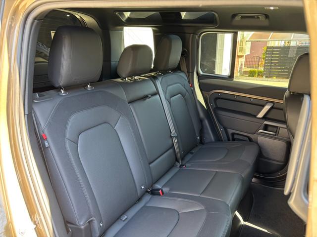 ディフェンダー １１０Ｘ－ダイナミックＳＥ　Ｄ３００　ゴンドワナストーン　純正サテンプロテクション　電子制御エアサスペンション　ブラックエクステリア　プライバシーガラス　クロスカービーム　パノラミックビューモニター　ブラインドスポットモニター（17枚目）