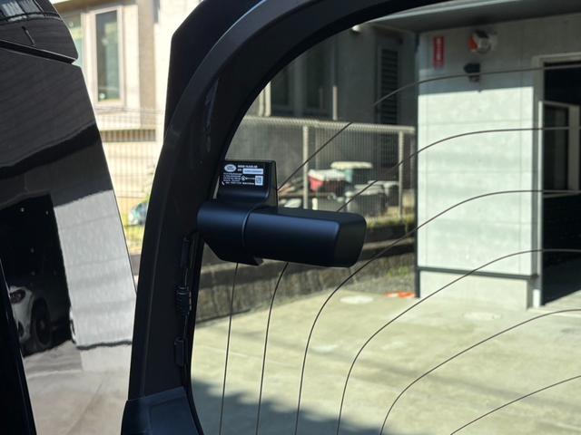 ディフェンダー １１０Ｘ－ダイナミックＳＥ　Ｄ３００　ゴンドワナストーン　純正サテンプロテクション　電子制御エアサスペンション　ブラックエクステリア　プライバシーガラス　クロスカービーム　パノラミックビューモニター　ブラインドスポットモニター（32枚目）