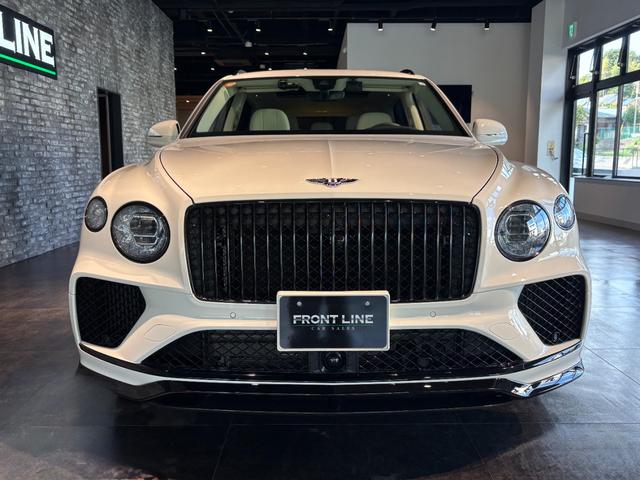 ベンテイガ 　ＯＰ８１９　ベンテイガスタイリングスペック　エアラインシートスペック　Ｂａｎｇ　＆Ｏｌｕｆｓｅｎ　ブラックラインスペック　フェイシア　ドアウエストレール　ピアノリネン　２２インチ　エンターテインメント（2枚目）