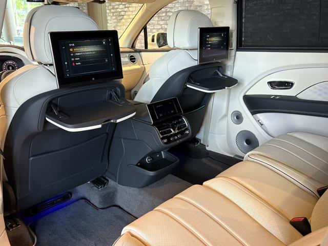 ベンテイガ 　ＯＰ８１９　ベンテイガスタイリングスペック　エアラインシートスペック　Ｂａｎｇ　＆Ｏｌｕｆｓｅｎ　ブラックラインスペック　フェイシア　ドアウエストレール　ピアノリネン　２２インチ　エンターテインメント（15枚目）