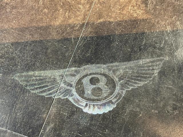 ベンテイガ 　ＯＰ８１９　ベンテイガスタイリングスペック　エアラインシートスペック　Ｂａｎｇ　＆Ｏｌｕｆｓｅｎ　ブラックラインスペック　フェイシア　ドアウエストレール　ピアノリネン　２２インチ　エンターテインメント（22枚目）