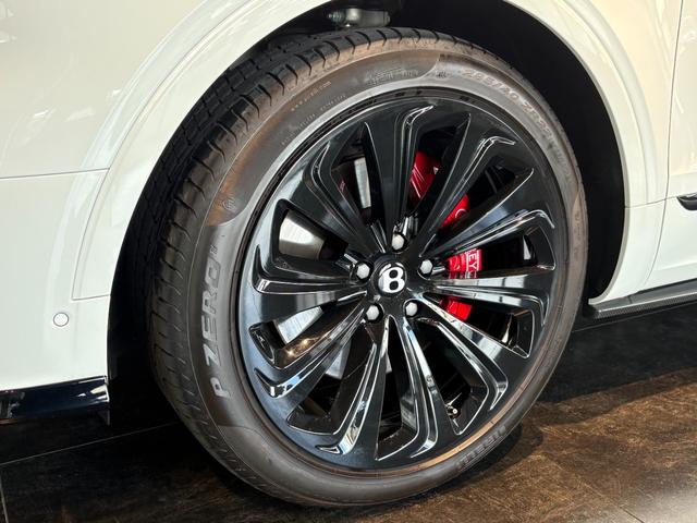 ベンテイガ 　ＯＰ８１９　ベンテイガスタイリングスペック　エアラインシートスペック　Ｂａｎｇ　＆Ｏｌｕｆｓｅｎ　ブラックラインスペック　フェイシア　ドアウエストレール　ピアノリネン　２２インチ　エンターテインメント（23枚目）