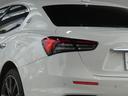 ギブリ ハイブリッド　グランスポーツ　後期型　赤革　ドライバーアシスタンスＰＫＧ　ツーリングＰＫＧ　ＬＥＤ　ガラスＳＲ　ＡＣＣ　シートヒーター　純正ＭＩＡナビ地デジ　全周カメラ　イージークローザー　ＯＰ２０ＡＷ　禁煙　下取　右Ｈ　正規Ｄ車（4枚目）