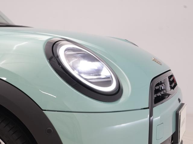 ＭＩＮＩ クーパーＳ　クラシック・トリム　認定中古車　２年保証　ヘッドアップディスプレイ　１８インチＡＷ　アクティブクルーズコントロール　ステアリングヒーター　全周囲カメラ　アダプティブＬＥＤ　衝突軽減　車線逸脱　コンフォートアクセス（20枚目）