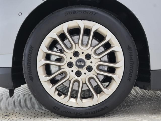 ＭＩＮＩ クーパーＳＥ　フェイバリット・トリム　認定中古車　２年保証　ＦＡＶＯＲＥＤトリム　ナイトシェードブルー内装　１７インチＡＷ　ヘッドアップディスプレイ　全周囲カメラ　アクティブクルーズコントロール　衝突軽減　車線逸脱　ステアリングヒーター（10枚目）