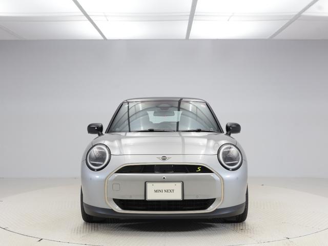ＭＩＮＩ クーパーＳＥ　フェイバリット・トリム　認定中古車　２年保証　ＦＡＶＯＲＥＤトリム　ナイトシェードブルー内装　１７インチＡＷ　ヘッドアップディスプレイ　全周囲カメラ　アクティブクルーズコントロール　衝突軽減　車線逸脱　ステアリングヒーター（20枚目）
