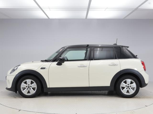 MINI クーパーD 認定中古車 2年保証 15インチAW 純正HDDナビゲーション リヤカメラ 前後センサー LEDヘッドライト 衝突警告 USB コンフォートアクセス ブラックリーフ&ミラーキャップ(7枚目)