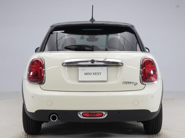 MINI クーパーD 認定中古車 2年保証 15インチAW 純正HDDナビゲーション リヤカメラ 前後センサー LEDヘッドライト 衝突警告 USB コンフォートアクセス ブラックリーフ&ミラーキャップ(8枚目)