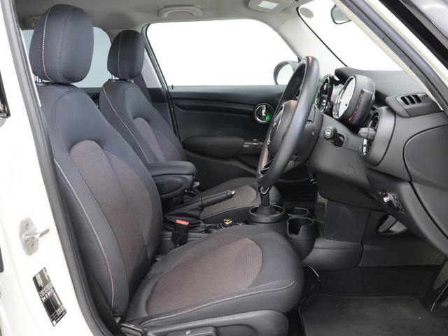 MINI クーパーD 認定中古車 2年保証 15インチAW 純正HDDナビゲーション リヤカメラ 前後センサー LEDヘッドライト 衝突警告 USB コンフォートアクセス ブラックリーフ&ミラーキャップ(12枚目)