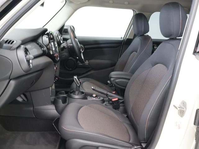 MINI クーパーD 認定中古車 2年保証 15インチAW 純正HDDナビゲーション リヤカメラ 前後センサー LEDヘッドライト 衝突警告 USB コンフォートアクセス ブラックリーフ&ミラーキャップ(13枚目)